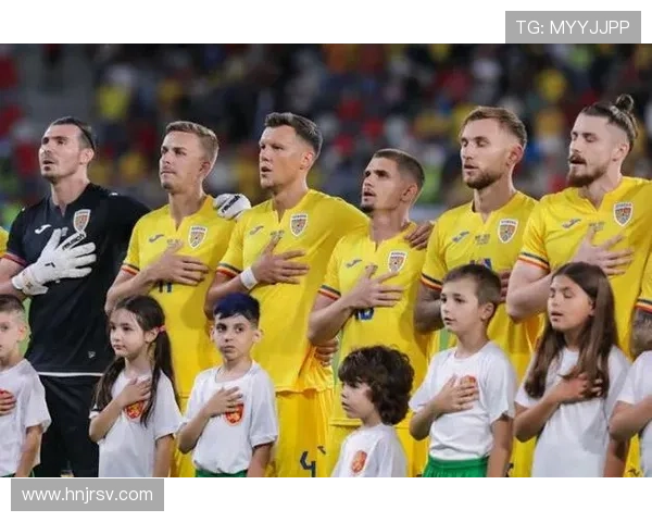 罗马尼亚球迷激情助威，点燃比赛气氛并奉献精彩瞬间