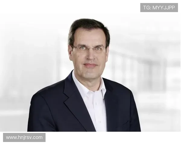 英超门将亚伦·拉姆斯代尔近期表现稳健，状态持续提升